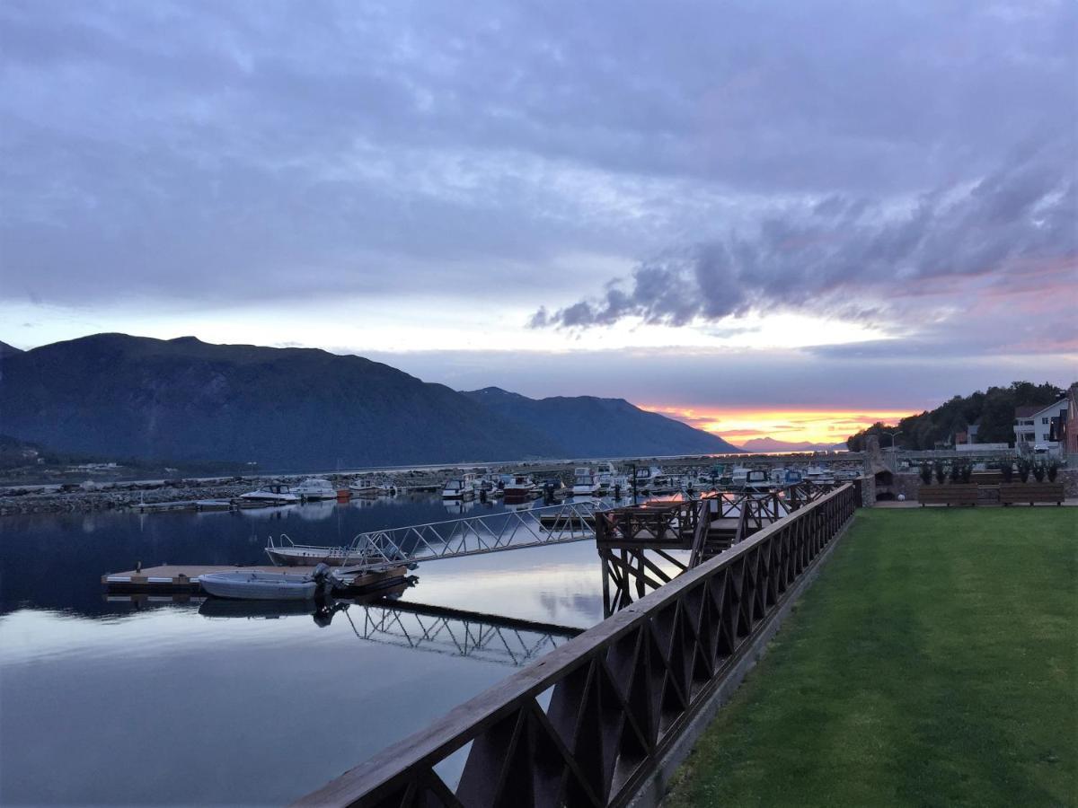 Solstrand Fjord Holiday Eidsvag  ภายนอก รูปภาพ